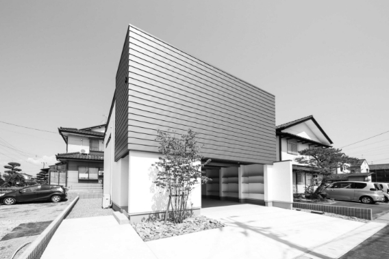 モデルハウス建設中の画像